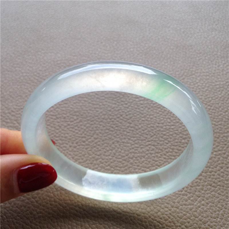 关于翡翠的手镯专业知识和语术的信息-第2张图片-翡翠网 关于翡翠的手镯专业知识和语术的信息-第2张图片-翡翠网