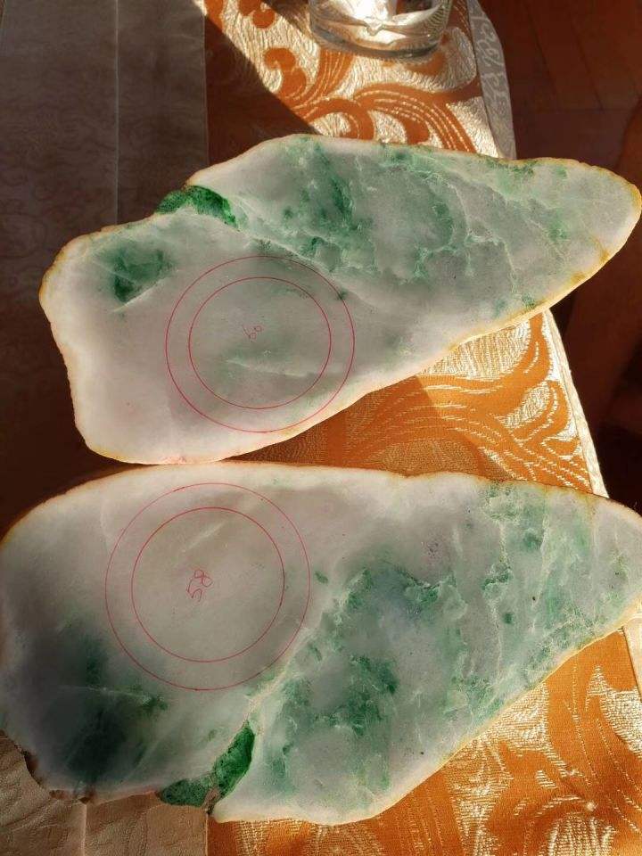 包含缅甸翡翠原石挑选现场非常的危险的词条-第1张图片-翡翠网 包含缅甸翡翠原石挑选现场非常的危险的词条-第1张图片-翡翠网