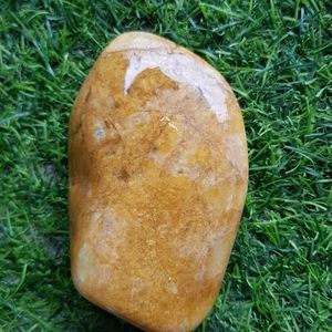 翡翠原石打光发黄,翡翠原石发黄光-第1张图片-翡翠网 翡翠原石打光发黄,翡翠原石发黄光-第1张图片-翡翠网