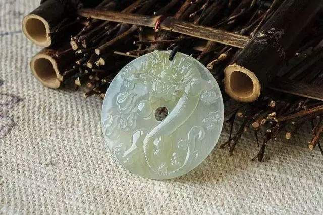 翡翠玉石的鉴别方法翡翠玉石知识经验-第1张图片-翡翠网 翡翠玉石的鉴别方法翡翠玉石知识经验-第1张图片-翡翠网