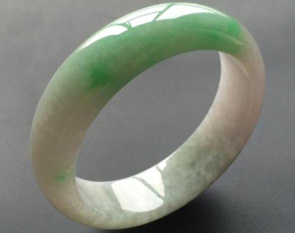 翡翠玉石的鉴别方法翡翠玉石知识经验-第2张图片-翡翠网 翡翠玉石的鉴别方法翡翠玉石知识经验-第2张图片-翡翠网