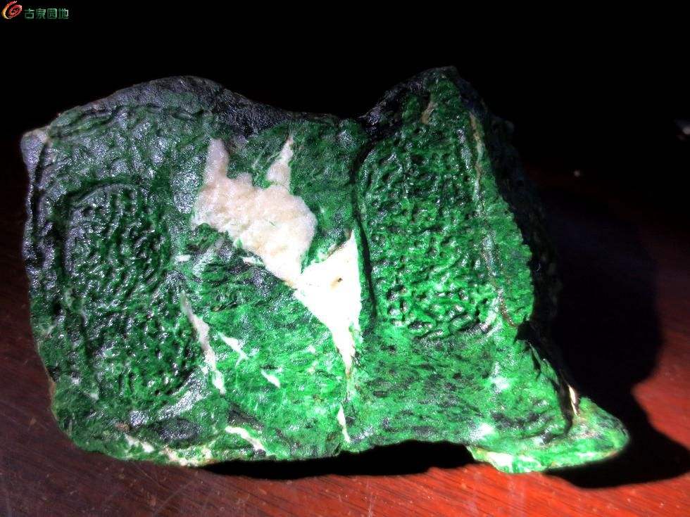 干青翡翠原石特征图片,干青翡翠原石特征-第1张图片-翡翠网 干青翡翠原石特征图片,干青翡翠原石特征-第1张图片-翡翠网