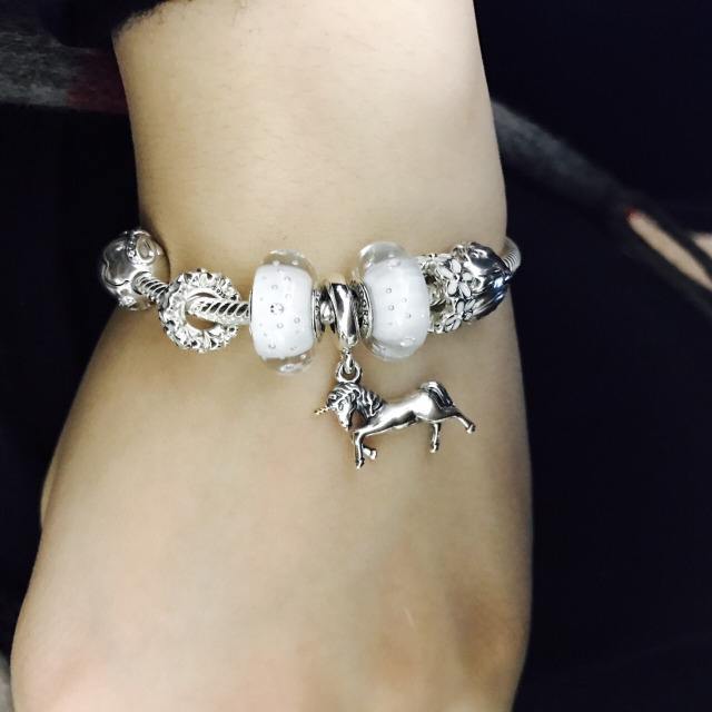 潘多拉手镯真假对比鉴别方法新版潘多拉真假翡翠知识-第2张图片-翡翠网 潘多拉手镯真假对比鉴别方法新版潘多拉真假翡翠知识-第2张图片-翡翠网