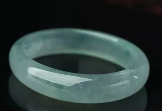 关于翡翠手镯的文章晒晒你们的翡翠手镯-第1张图片-翡翠网 关于翡翠手镯的文章晒晒你们的翡翠手镯-第1张图片-翡翠网