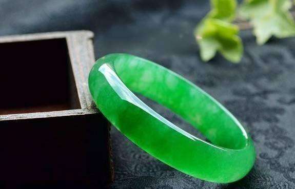 关于翡翠手镯的文章晒晒你们的翡翠手镯-第2张图片-翡翠网 关于翡翠手镯的文章晒晒你们的翡翠手镯-第2张图片-翡翠网