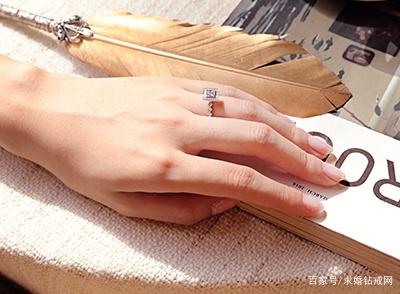 钻戒应该戴在哪个手指钻戒应该戴在哪个手指好-第1张图片-翡翠网