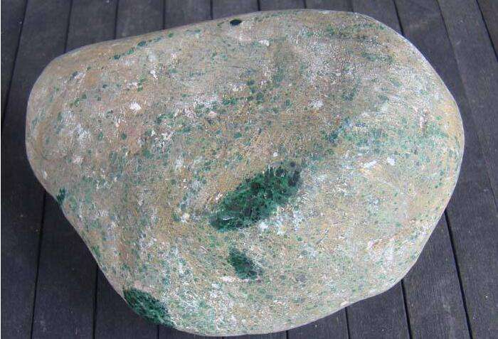 怎么认识翡翠原石观察翡翠原石-第1张图片-翡翠网 怎么认识翡翠原石观察翡翠原石-第1张图片-翡翠网