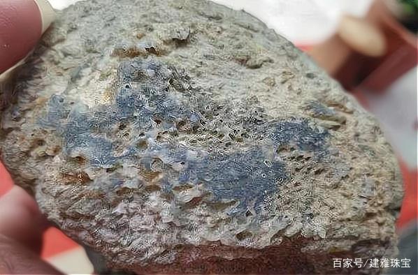 怎么认识翡翠原石观察翡翠原石-第2张图片-翡翠网 怎么认识翡翠原石观察翡翠原石-第2张图片-翡翠网