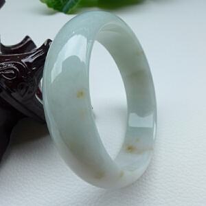 翡翠手镯晚上取好吗,玉镯晚上需要取下来吗-第2张图片-翡翠网 翡翠手镯晚上取好吗,玉镯晚上需要取下来吗-第2张图片-翡翠网