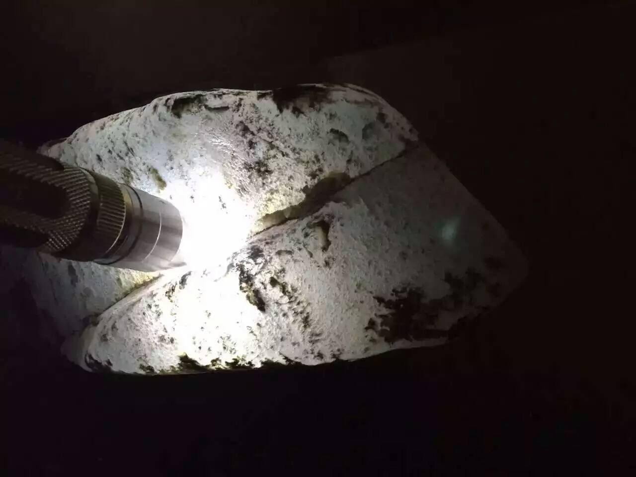 翡翠原石可以自己钻孔吗翡翠原石可以自己钻孔吗视频-第2张图片-翡翠网 翡翠原石可以自己钻孔吗翡翠原石可以自己钻孔吗视频-第2张图片-翡翠网