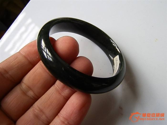 墨绿色飘花翡翠手镯墨绿翡翠飘花手镯-第1张图片-翡翠网 墨绿色飘花翡翠手镯墨绿翡翠飘花手镯-第1张图片-翡翠网