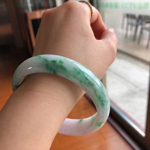 兄弟翡翠手镯可靠吗兄弟翡翠的手镯怎么样-第2张图片-翡翠网 兄弟翡翠手镯可靠吗兄弟翡翠的手镯怎么样-第2张图片-翡翠网