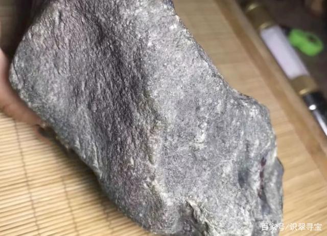 翡翠原石图片大全大图,翡翠原石皮壳图谱-第1张图片-翡翠网 翡翠原石图片大全大图,翡翠原石皮壳图谱-第1张图片-翡翠网