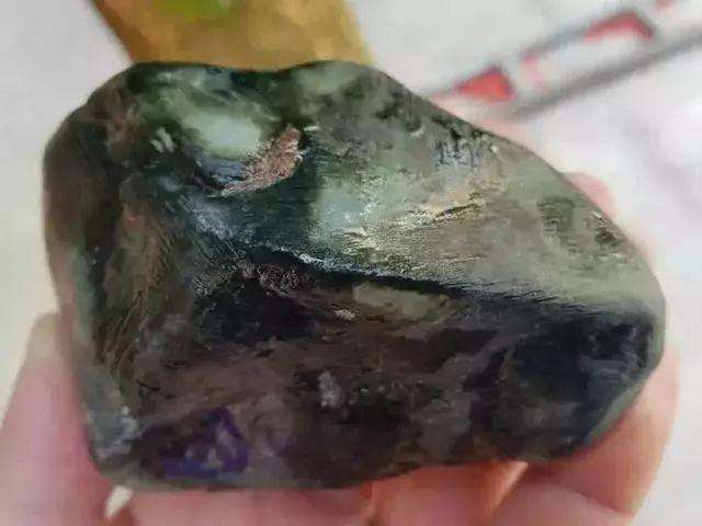 在日本买的翡翠原石,日本中古翡翠可以买吗-第1张图片-翡翠网 在日本买的翡翠原石,日本中古翡翠可以买吗-第1张图片-翡翠网