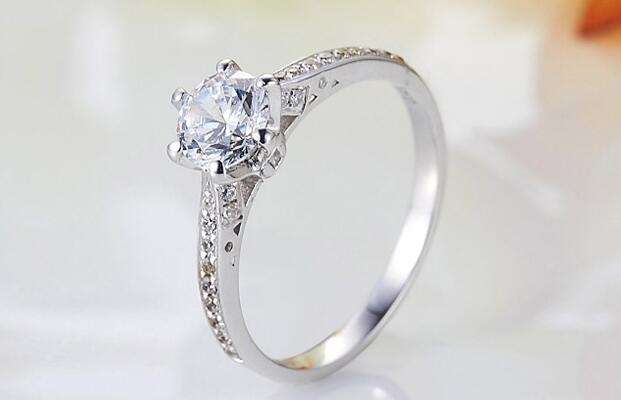 性价比高的钻戒品牌有哪些,什么品牌的钻戒性价比高-第1张图片-翡翠网 性价比高的钻戒品牌有哪些,什么品牌的钻戒性价比高-第1张图片-翡翠网