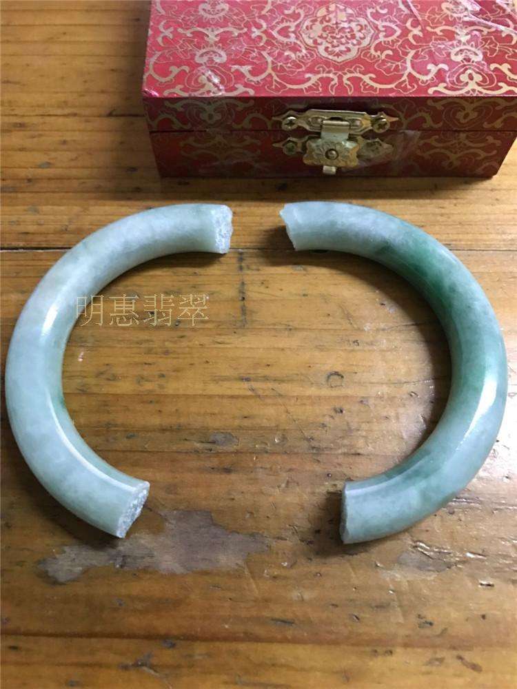 翡翠手镯打磨后有什么变化我的翡翠镯子表面不平能打磨吗-第1张图片-翡翠网 翡翠手镯打磨后有什么变化我的翡翠镯子表面不平能打磨吗-第1张图片-翡翠网