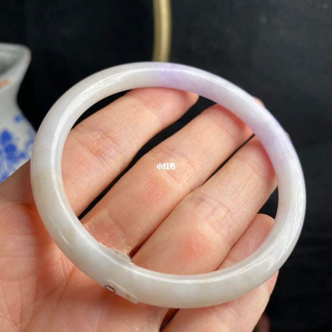 翡翠手镯打磨后有什么变化我的翡翠镯子表面不平能打磨吗-第2张图片-翡翠网 翡翠手镯打磨后有什么变化我的翡翠镯子表面不平能打磨吗-第2张图片-翡翠网