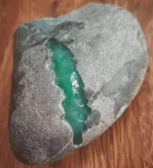 翡翠每个场口原石都有什么特点翡翠原石怎么辨别场口-第2张图片-翡翠网 翡翠每个场口原石都有什么特点翡翠原石怎么辨别场口-第2张图片-翡翠网