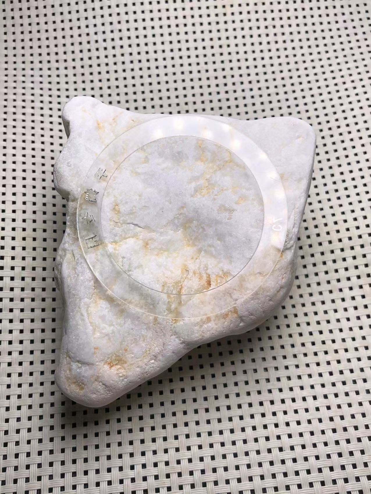 冰种翡翠原石价格冰种翡翠原石价格多少钱一克-第2张图片-翡翠网 冰种翡翠原石价格冰种翡翠原石价格多少钱一克-第2张图片-翡翠网