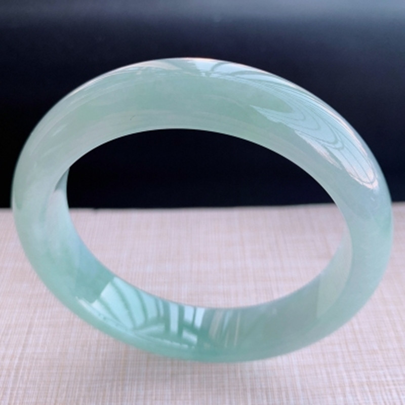 二层美韵翡翠手镯,美之韵家的翡翠手镯-第1张图片-翡翠网 二层美韵翡翠手镯,美之韵家的翡翠手镯-第1张图片-翡翠网