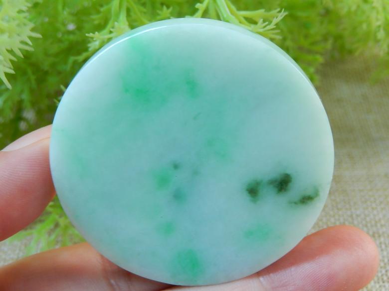 出绿翡翠原石什么原石出绿色翡翠-第1张图片-翡翠网 出绿翡翠原石什么原石出绿色翡翠-第1张图片-翡翠网