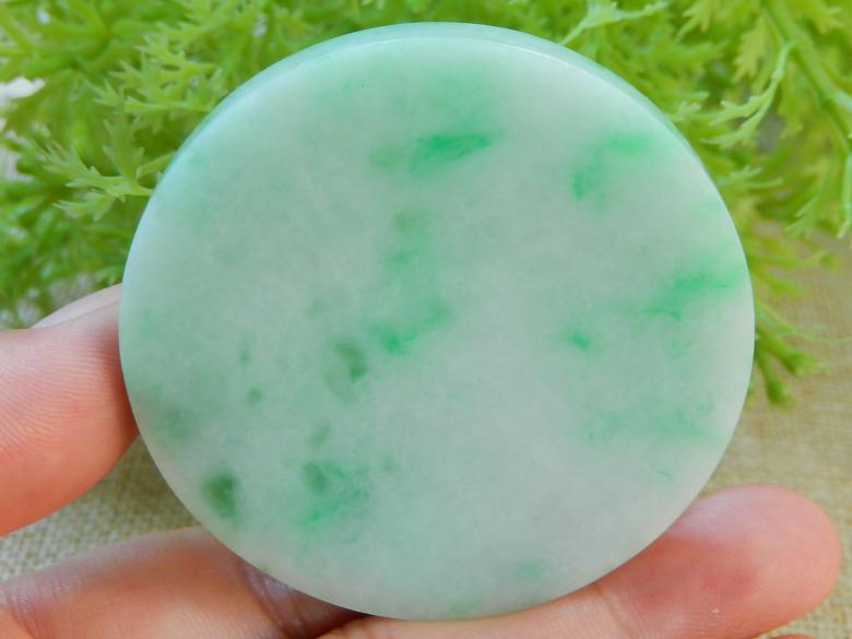 出绿翡翠原石什么原石出绿色翡翠-第2张图片-翡翠网 出绿翡翠原石什么原石出绿色翡翠-第2张图片-翡翠网