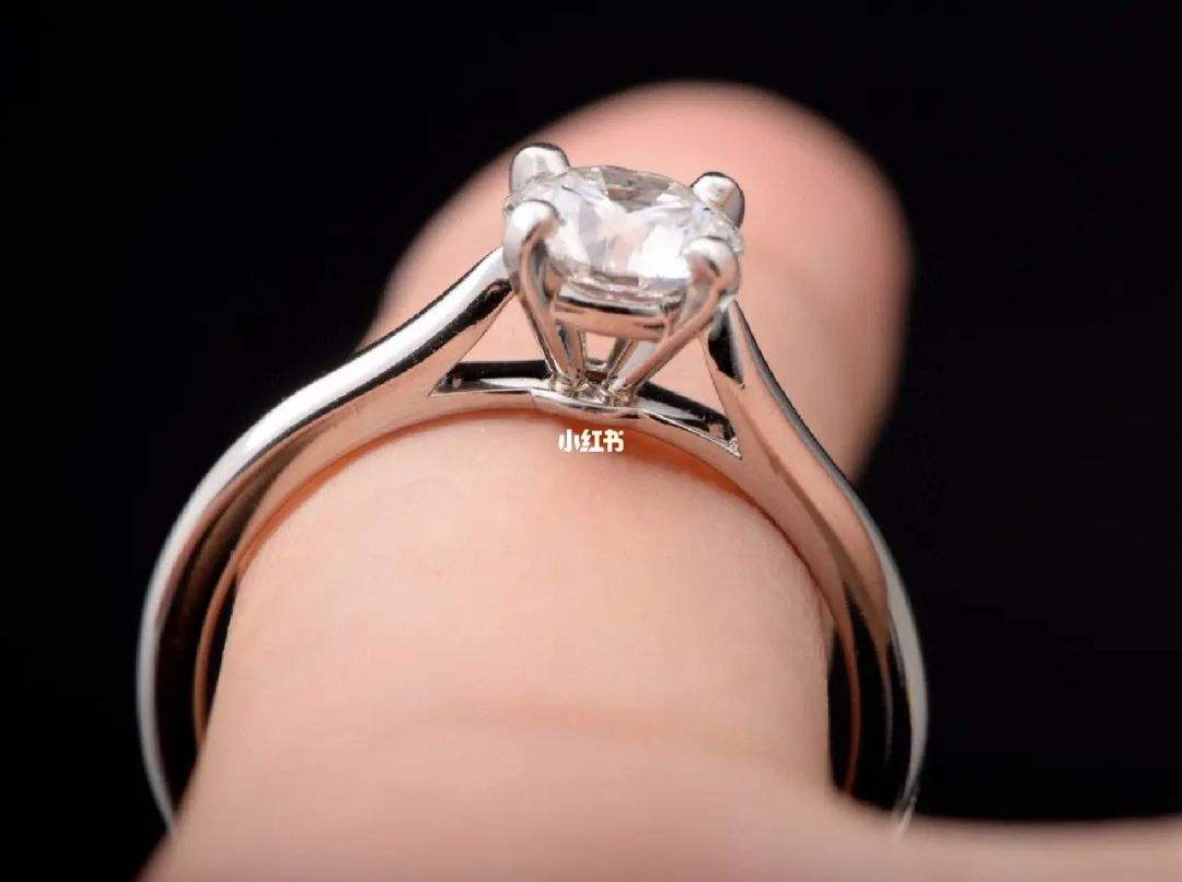 卡地亚1985钻戒图片,卡地亚1985钻戒图片大全-第2张图片-翡翠网 卡地亚1985钻戒图片,卡地亚1985钻戒图片大全-第2张图片-翡翠网