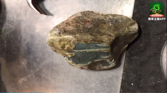 翡翠原石切开视频大全,翡翠原石出来视频-第2张图片-翡翠网 翡翠原石切开视频大全,翡翠原石出来视频-第2张图片-翡翠网
