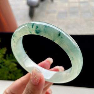 什么是兰花翡翠手镯兰花翠手镯是什么级别的-第2张图片-翡翠网