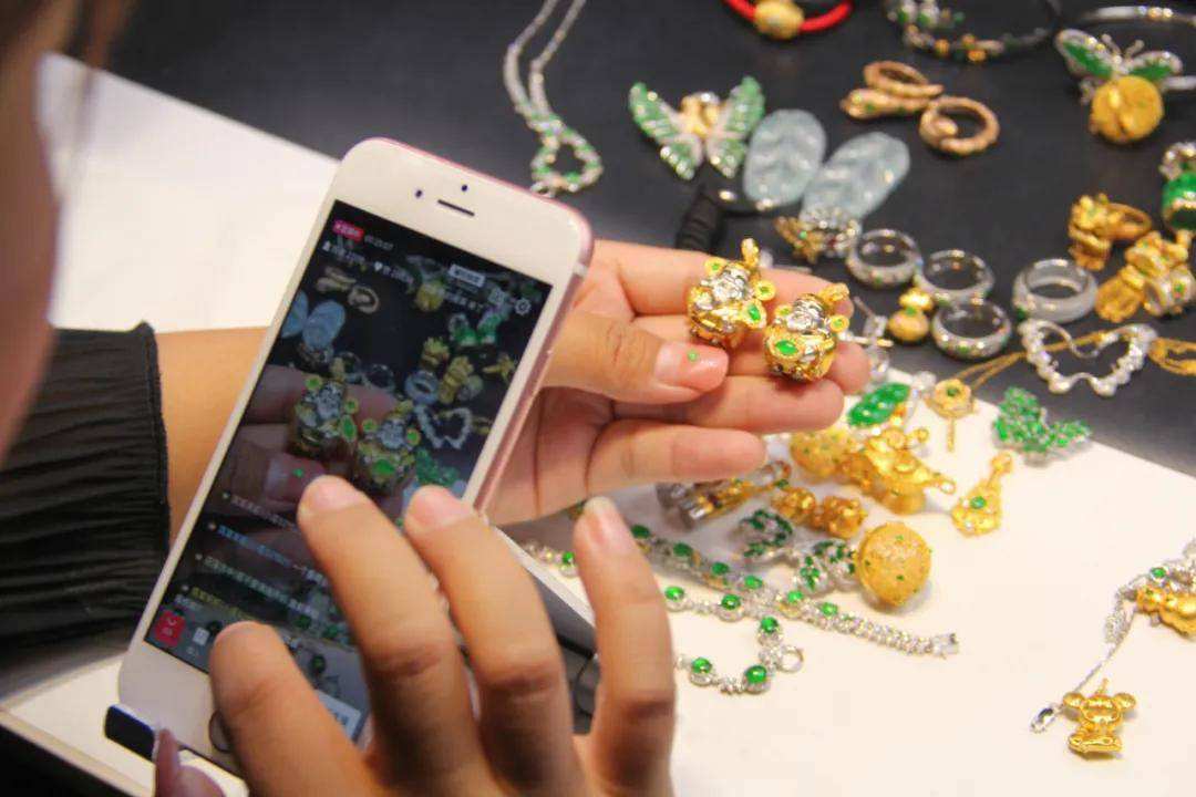 翡翠直播专业知识大全图片,翡翠直播专业知识大全-第2张图片-翡翠网 翡翠直播专业知识大全图片,翡翠直播专业知识大全-第2张图片-翡翠网