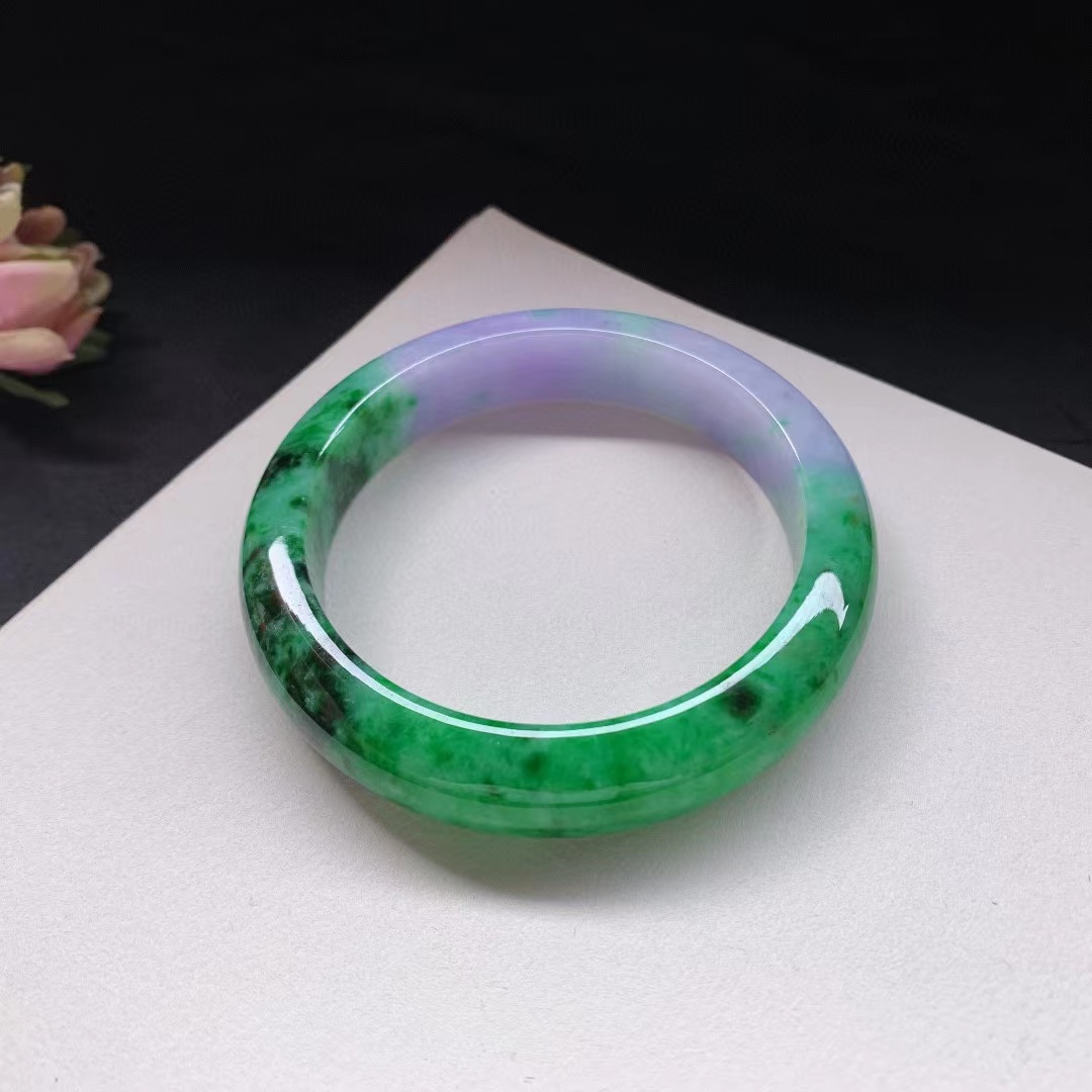 翡翠阳绿和辣绿翡翠辣绿知识-第1张图片-翡翠网 翡翠阳绿和辣绿翡翠辣绿知识-第1张图片-翡翠网