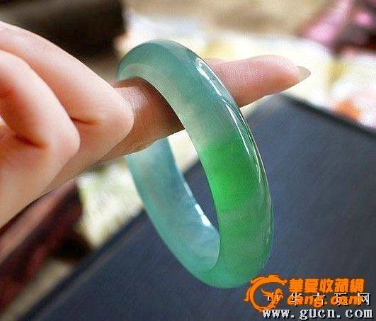 满色翡翠手镯鉴定方法满色翡翠手镯鉴定方法图解-第2张图片-翡翠网 满色翡翠手镯鉴定方法满色翡翠手镯鉴定方法图解-第2张图片-翡翠网