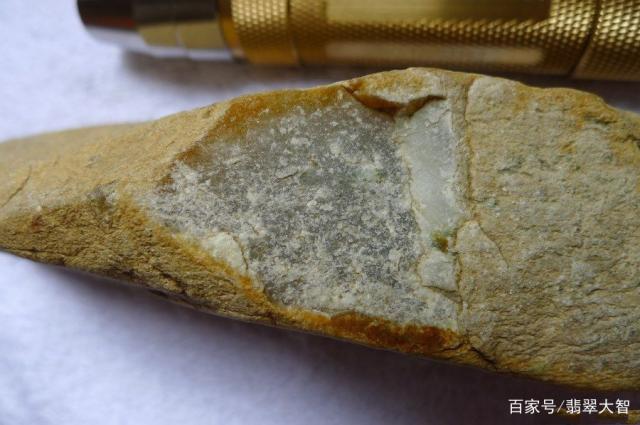 翡翠原石种类的鉴别和图解翡翠原石是什么种类-第1张图片-翡翠网 翡翠原石种类的鉴别和图解翡翠原石是什么种类-第1张图片-翡翠网