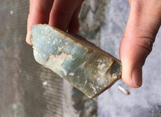 翡翠原石断口料好不好翡翠原石断口料-第1张图片-翡翠网 翡翠原石断口料好不好翡翠原石断口料-第1张图片-翡翠网