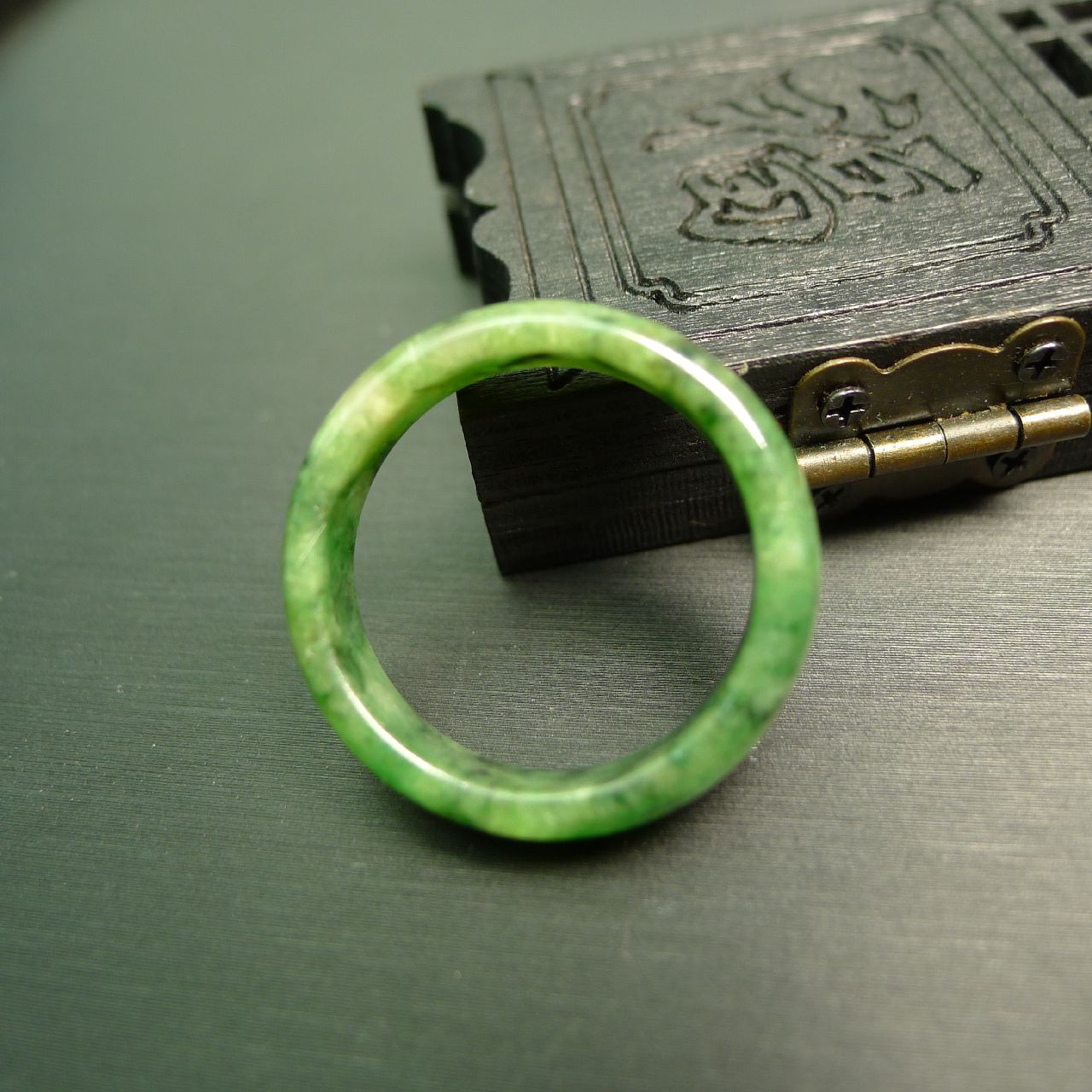 翡翠指环图片及价格表市面上翡翠指环是什么价格-第1张图片-翡翠网 翡翠指环图片及价格表市面上翡翠指环是什么价格-第1张图片-翡翠网