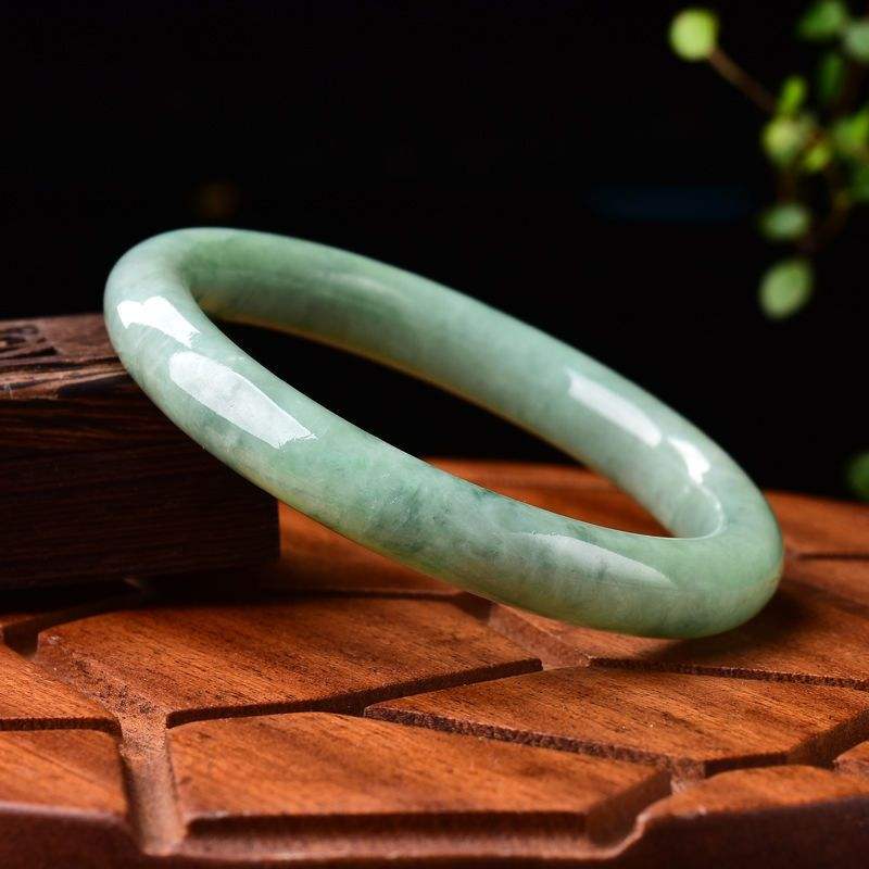 关于质量好的冰种翡翠玉石知识的信息-第1张图片-翡翠网 关于质量好的冰种翡翠玉石知识的信息-第1张图片-翡翠网