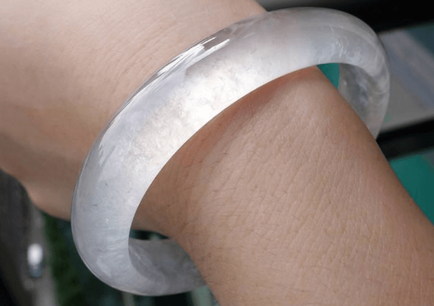 关于质量好的冰种翡翠玉石知识的信息-第2张图片-翡翠网 关于质量好的冰种翡翠玉石知识的信息-第2张图片-翡翠网