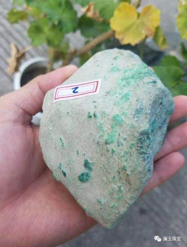 翡翠原石基础知识图解,翡翠原石种类的鉴别和图解-第1张图片-翡翠网 翡翠原石基础知识图解,翡翠原石种类的鉴别和图解-第1张图片-翡翠网