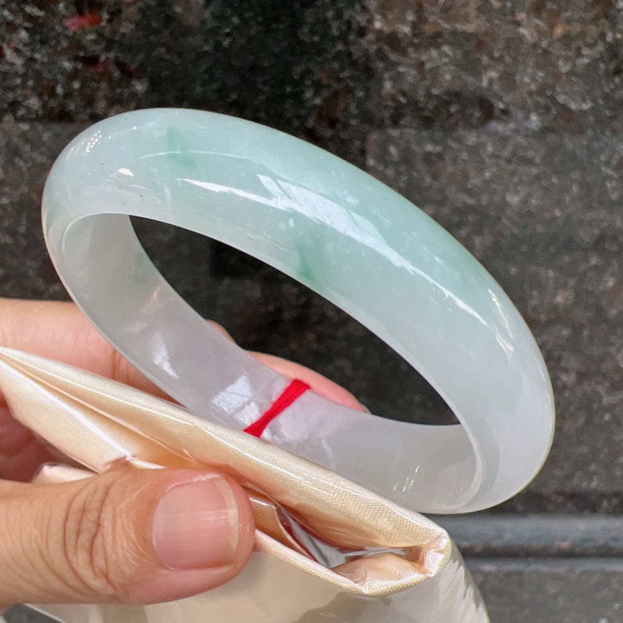 想买翡翠手镯怎么量圈口的简单介绍-第1张图片-翡翠网 想买翡翠手镯怎么量圈口的简单介绍-第1张图片-翡翠网