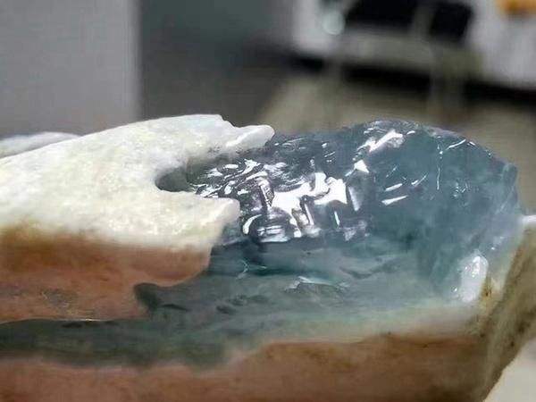 怎么分辨翡翠原石和石头翡翠原石声音鉴别诊断-第2张图片-翡翠网 怎么分辨翡翠原石和石头翡翠原石声音鉴别诊断-第2张图片-翡翠网