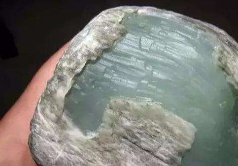 翡翠原石场口基本知识,各场口翡翠原石特点新手入门-第1张图片-翡翠网 翡翠原石场口基本知识,各场口翡翠原石特点新手入门-第1张图片-翡翠网