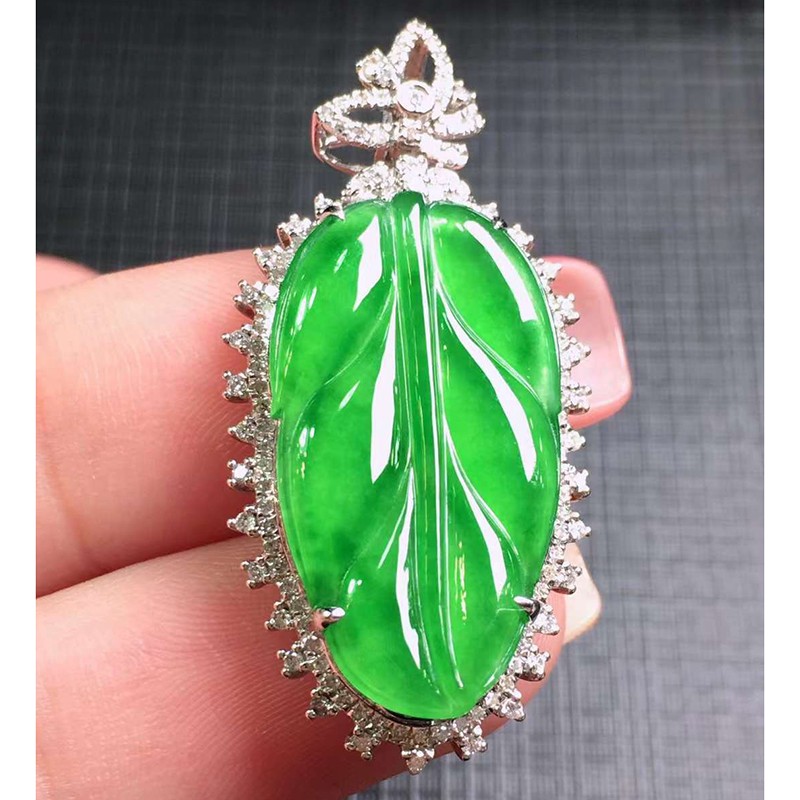 翡翠吊坠镶钻的知识,翡翠吊坠镶嵌款式图片大全-第1张图片-翡翠网 翡翠吊坠镶钻的知识,翡翠吊坠镶嵌款式图片大全-第1张图片-翡翠网