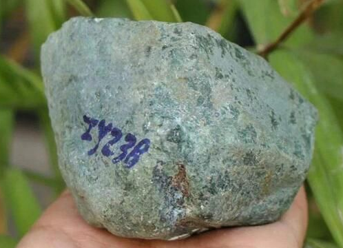 关于翡翠原石的知识大全集资料,关于翡翠原石的知识大全集-第1张图片-翡翠网 关于翡翠原石的知识大全集资料,关于翡翠原石的知识大全集-第1张图片-翡翠网