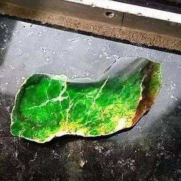 关于翡翠原石的知识大全集资料,关于翡翠原石的知识大全集-第2张图片-翡翠网 关于翡翠原石的知识大全集资料,关于翡翠原石的知识大全集-第2张图片-翡翠网