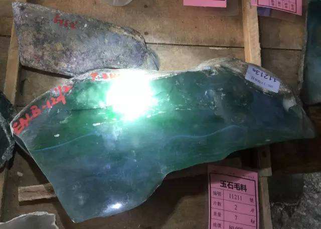 翡翠公盘的基本知识翡翠公盘的基本知识有哪些-第2张图片-翡翠网 翡翠公盘的基本知识翡翠公盘的基本知识有哪些-第2张图片-翡翠网