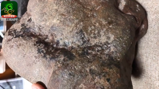 翻砂料翡翠原石特征,翡翠金砂原矿是什么泥料-第1张图片-翡翠网 翻砂料翡翠原石特征,翡翠金砂原矿是什么泥料-第1张图片-翡翠网