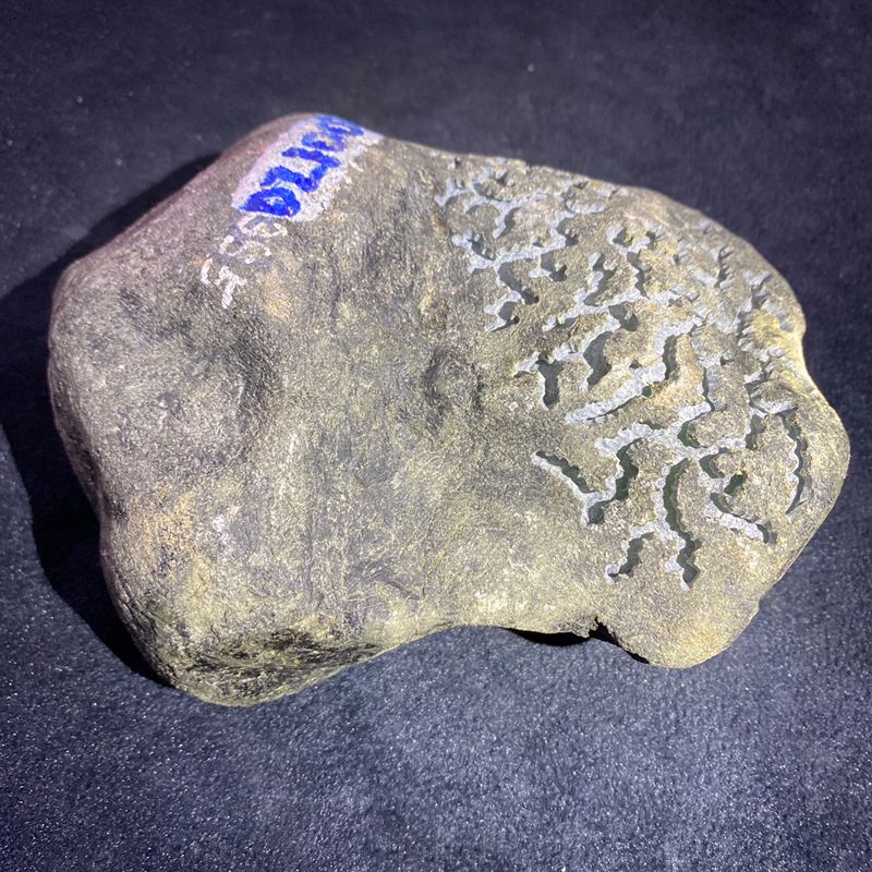 翡翠原石开窗有底色,翡翠原石开窗图案图片-第2张图片-翡翠网 翡翠原石开窗有底色,翡翠原石开窗图案图片-第2张图片-翡翠网