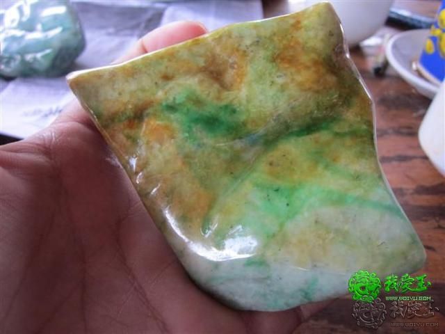 翡翠原石种类的鉴别和图解,翡翠原石小知识大全-第2张图片-翡翠网 翡翠原石种类的鉴别和图解,翡翠原石小知识大全-第2张图片-翡翠网