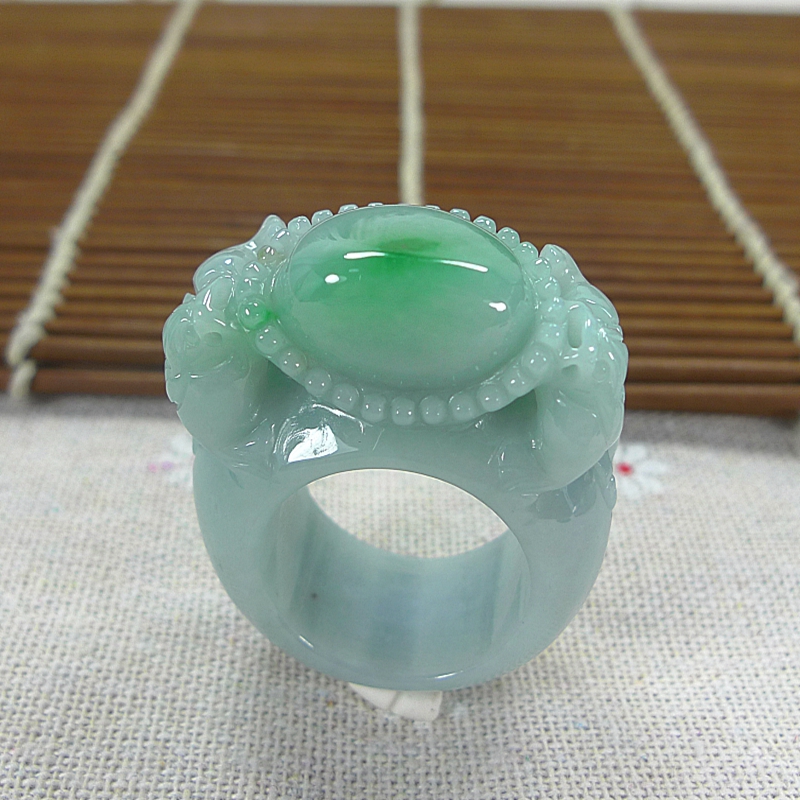 翡翠玉戒指鉴赏知识讲解翡翠玉戒指鉴赏知识-第2张图片-翡翠网