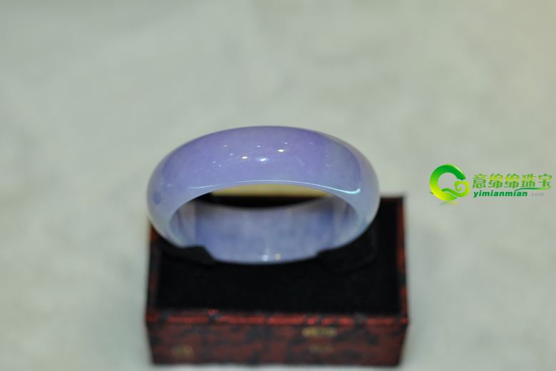 意绵绵翡翠手镯的简单介绍-第1张图片-翡翠网 意绵绵翡翠手镯的简单介绍-第1张图片-翡翠网